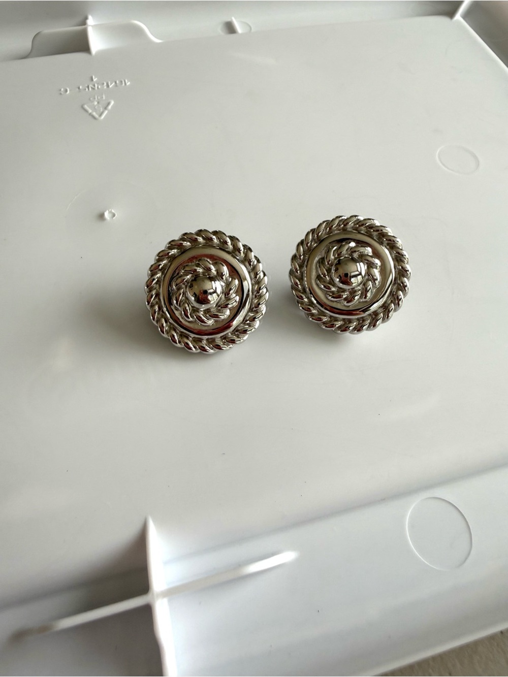 Vintage Monet ClipOn Earrings - Picture 3 of 4